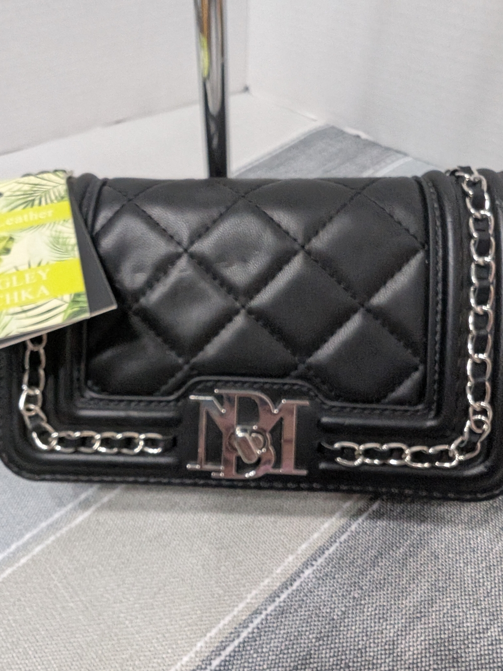 Badgley Mischka Small Quilted Crossbody Bag Black - Picture 3 of 9